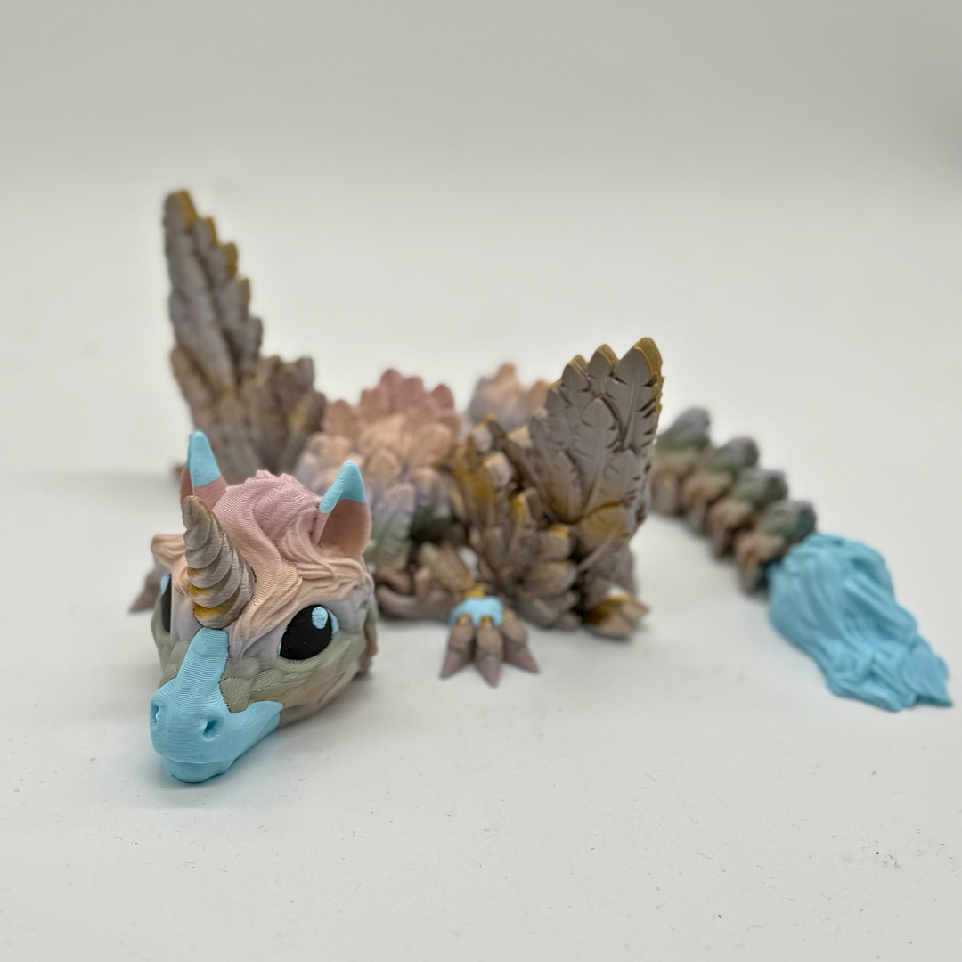 Baby Alicorn Drache mit Flügeln